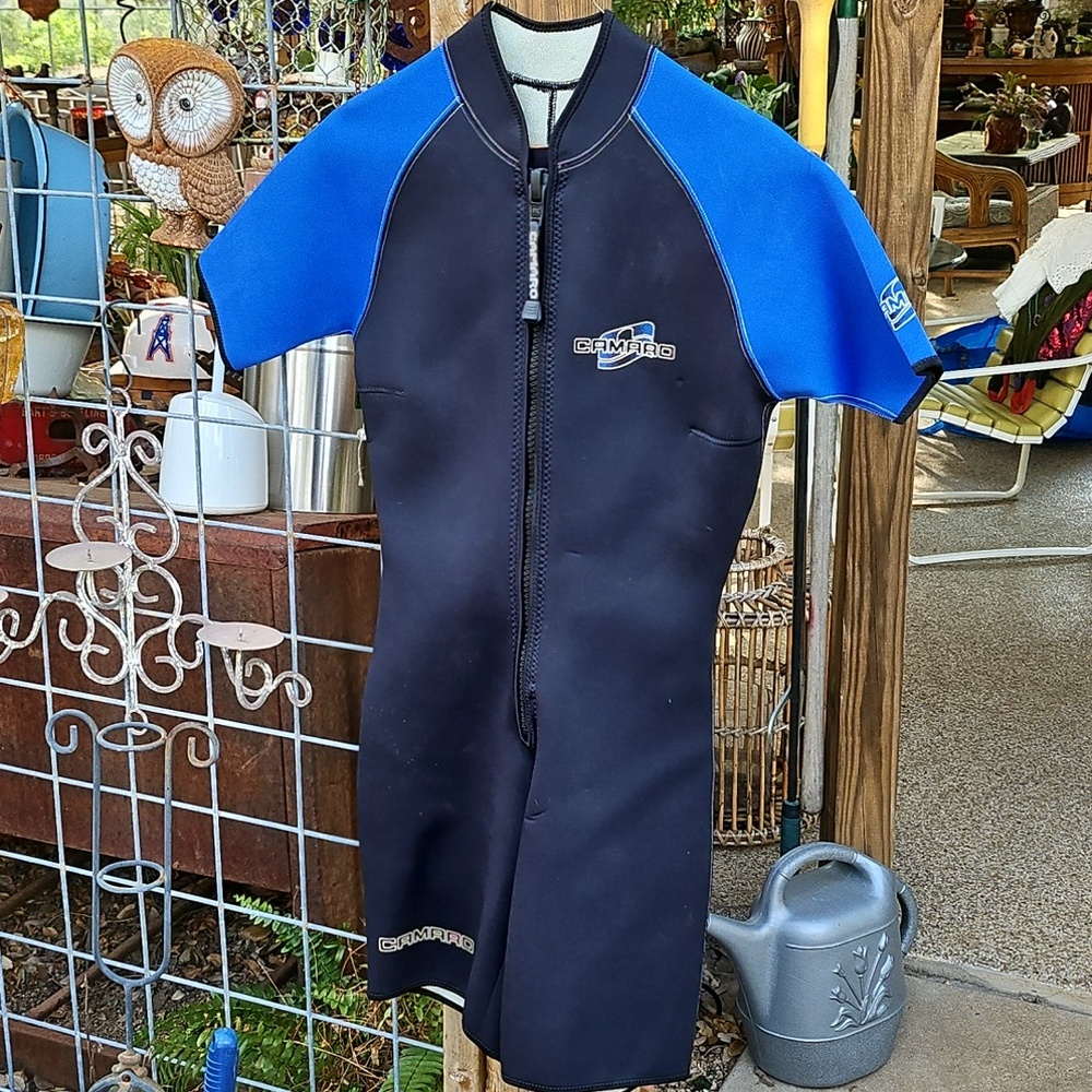 Camaro Austria Shorty Neoprene Wetsuit - Black with Blue Panels Size 42 Small